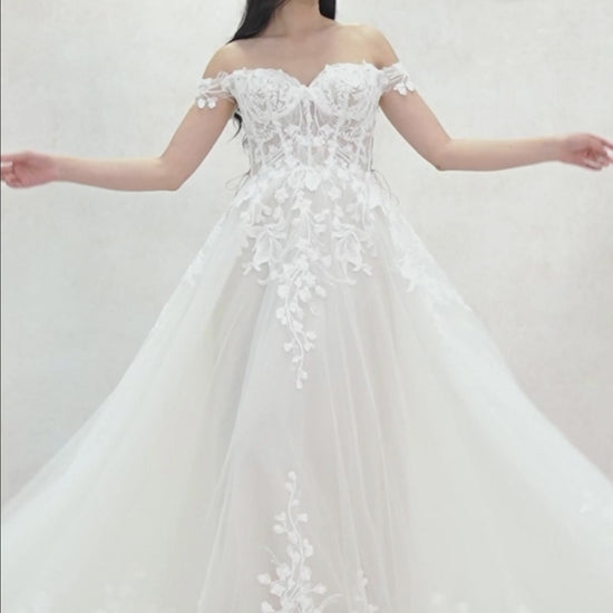 A-Line Sweep-Brush Train Tulle Wedding Dress CW3618 - COCOMELODY