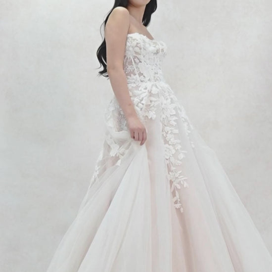 A-Line Sweep-Brush Train Tulle Wedding Dress CW3628 - COCOMELODY